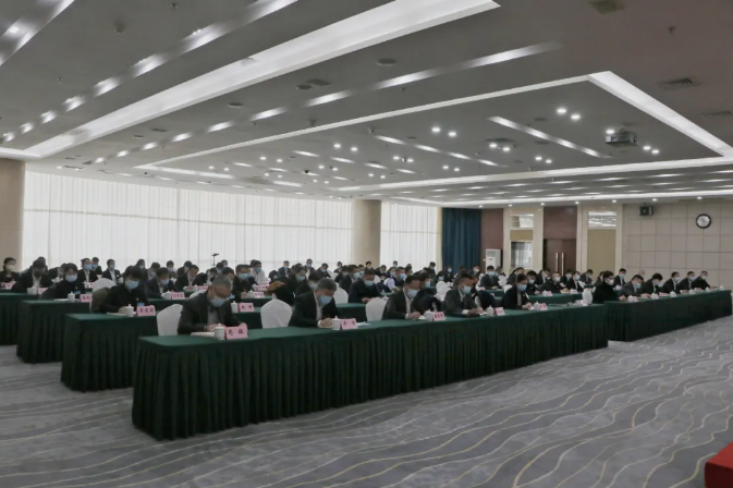 鞍勤集團(tuán)、溫泉集團(tuán)舉辦貫徹落實(shí)市第十三次黨代會(huì)精神宣講報(bào)告會(huì)(圖3)