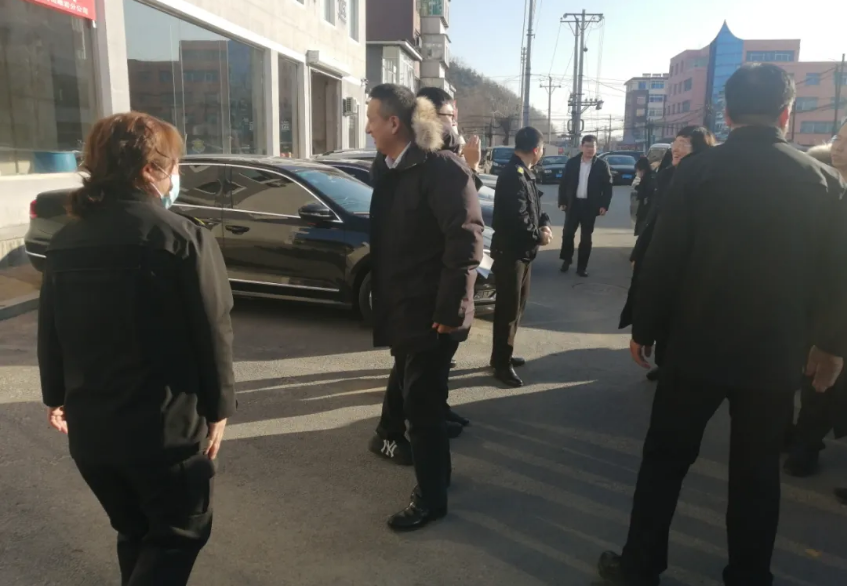 鞍勤集團(tuán)黨委下基層、聽民意，助推企業(yè)高質(zhì)量發(fā)展