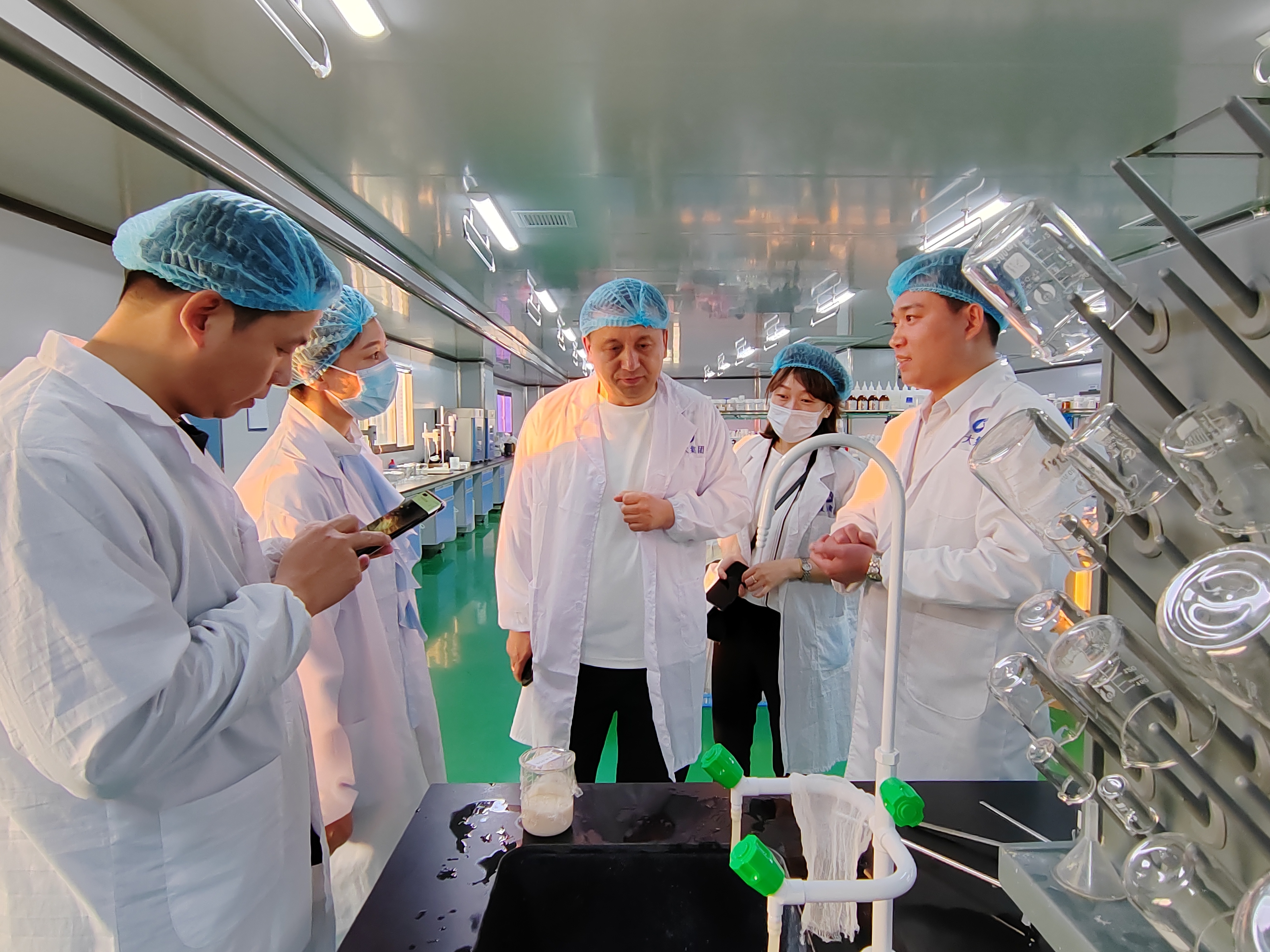 鞍勤集團(tuán)、溫泉集團(tuán)、公服集團(tuán)商務(wù)考察組赴廣州調(diào)研